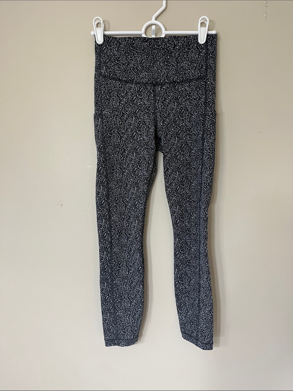Athleta Black and White Speckled 7/8 Textured Tight